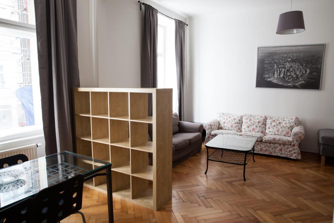 2B Pechackova Family Apartment With Balcony By The River Praga Exterior foto