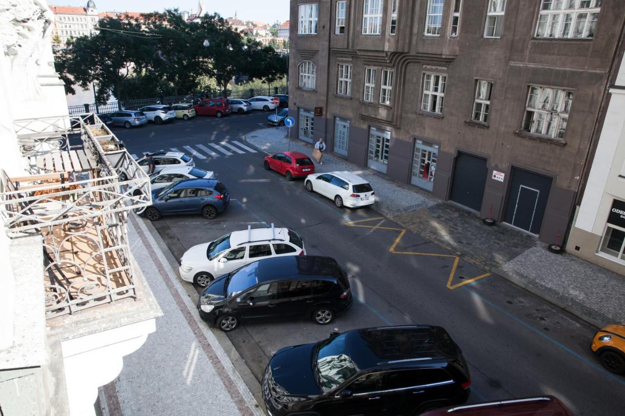 2B Pechackova Family Apartment With Balcony By The River Praga Exterior foto
