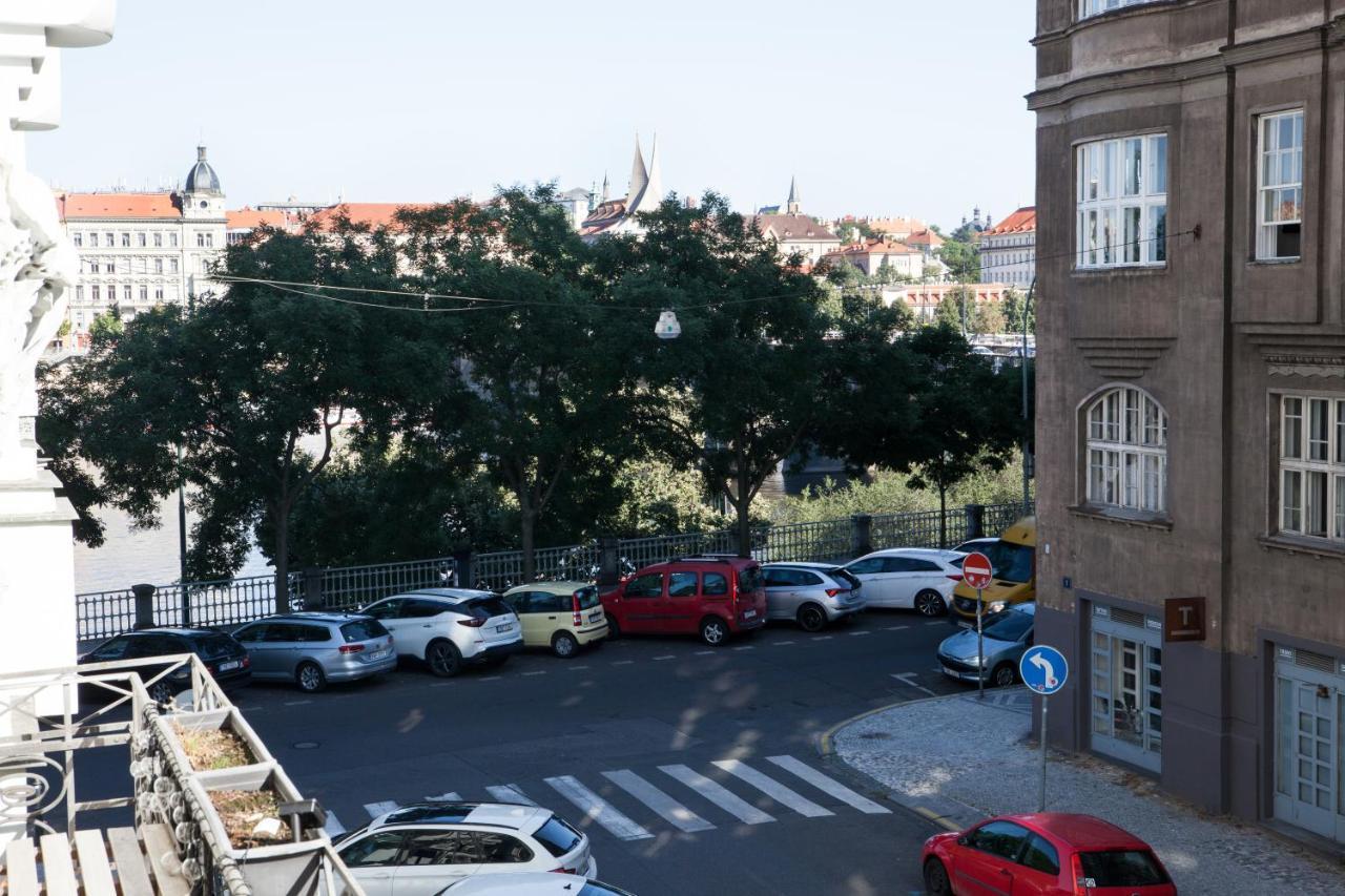 2B Pechackova Family Apartment With Balcony By The River Praga Exterior foto