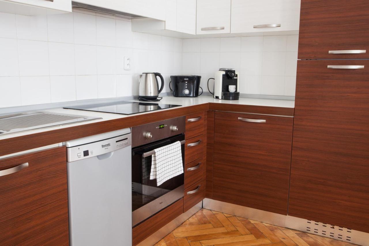2B Pechackova Family Apartment With Balcony By The River Praga Exterior foto