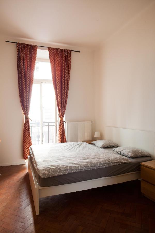2B Pechackova Family Apartment With Balcony By The River Praga Exterior foto