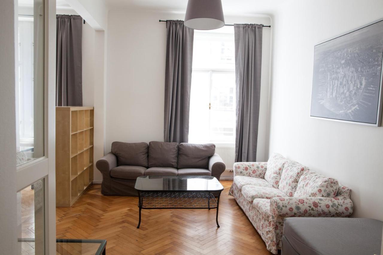 2B Pechackova Family Apartment With Balcony By The River Praga Exterior foto