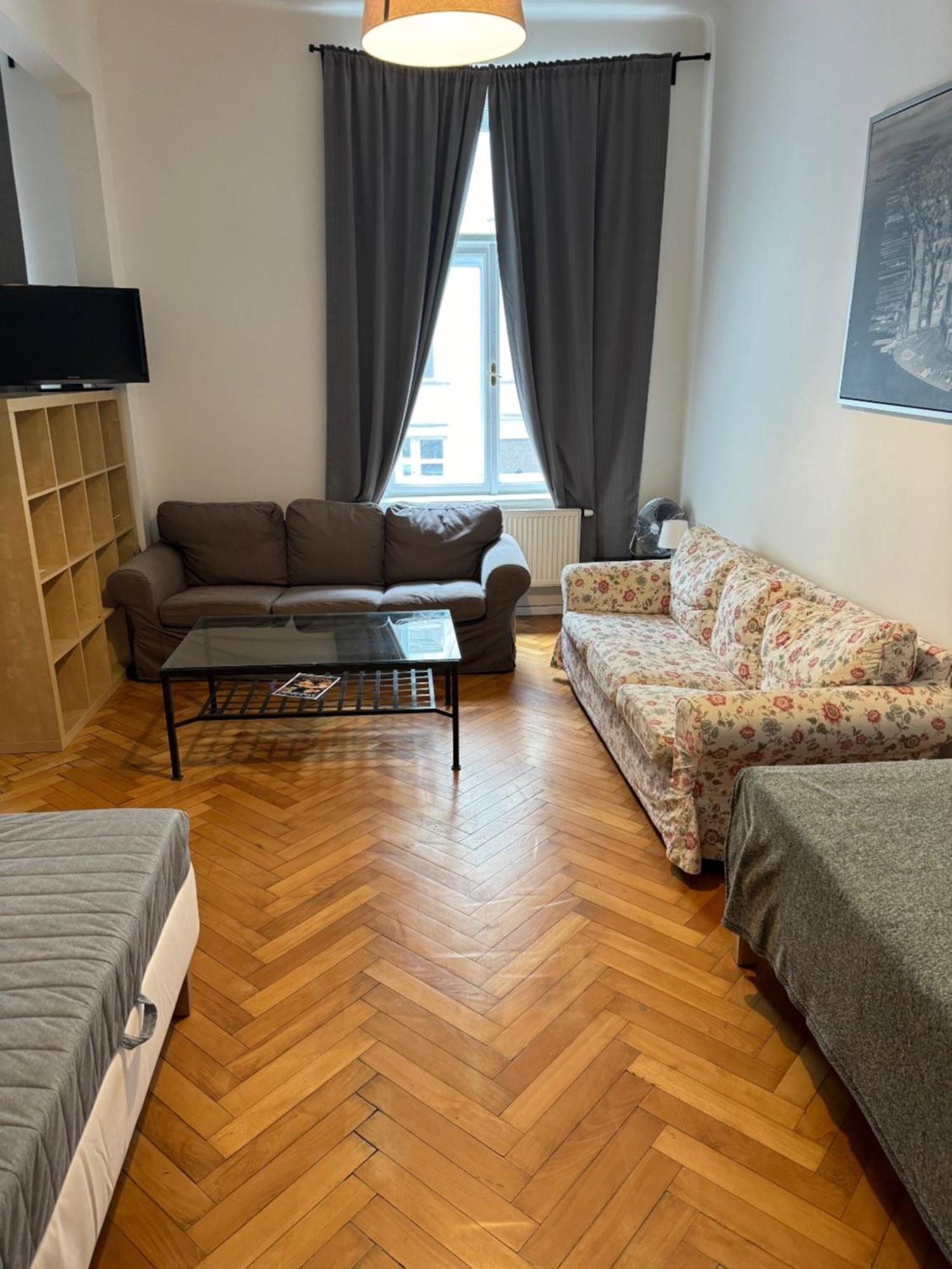 2B Pechackova Family Apartment With Balcony By The River Praga Exterior foto